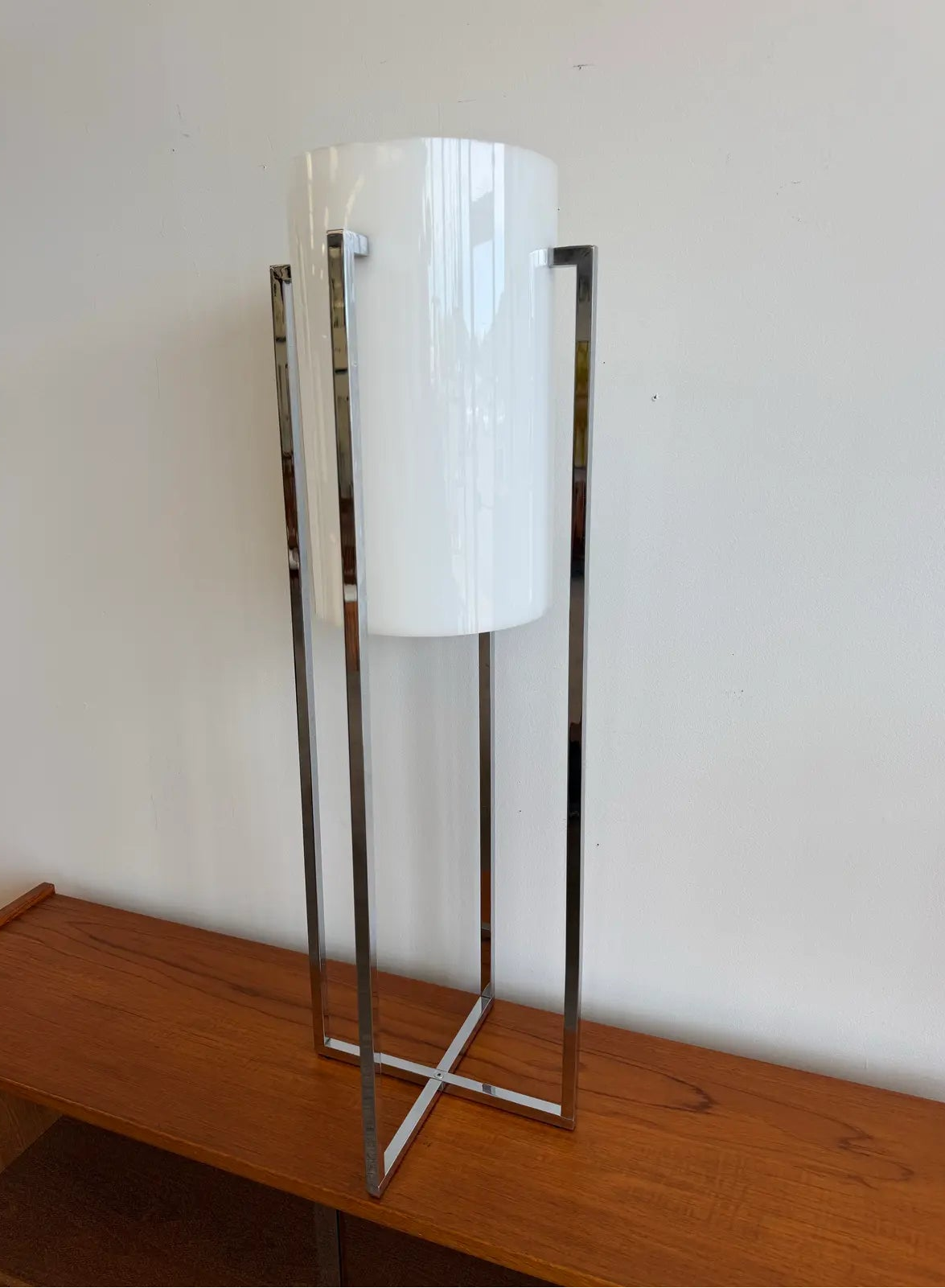 1970s Mid Century Modern Paul Mayen Design for Robert Sonneman Lucite and Chrome Cylindrical Table Lamp
